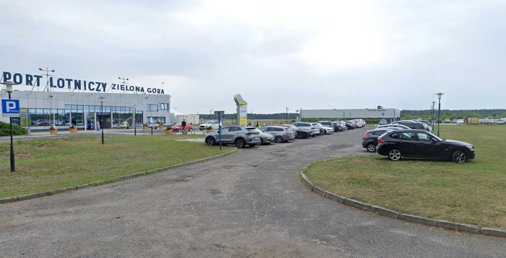 Zdjęcie Oficjalny parking przy lotnisku Zielona Góra | Babimost